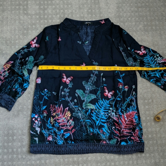 Light Weight Butterfly and Flower Top - Picture 3 of 8